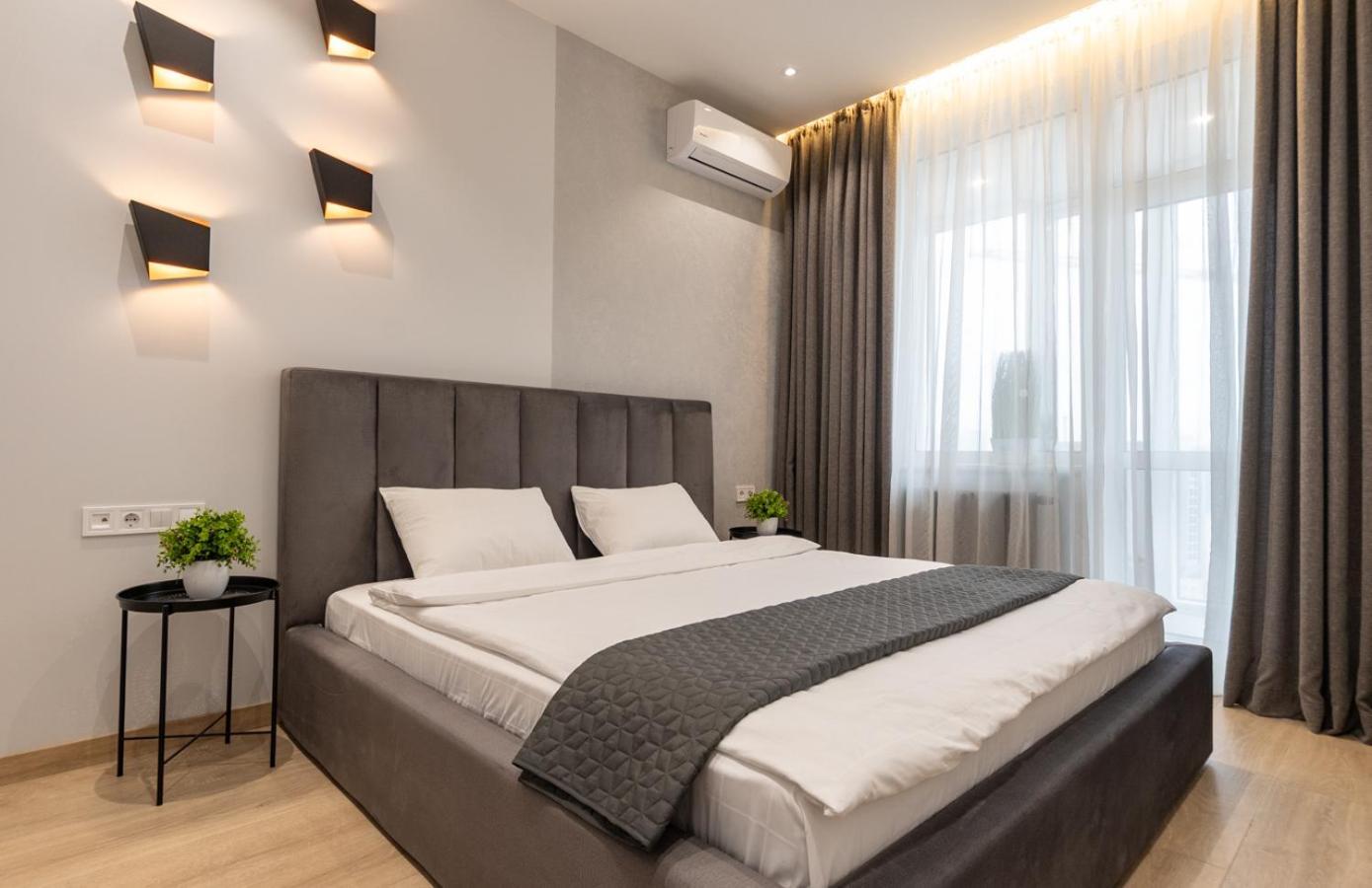 Royal Tower Residence Big Vip Apartment In Center Floor 27 Kiev Dış mekan fotoğraf